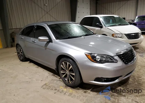 2013 Chrysler 200 Touring z USA, uszkodzony, nr VIN 1C3CCBBG2DN737353